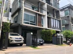 ให้เช่า ออฟฟิศ สำนักงาน บี สแควร์ พระราม 9-เหม่งจ๋าย พร้อมเฟอร์นิเจอร์สำนักงาน
