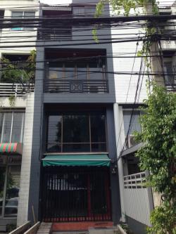 ขายหรือให้เช่าบ้านแบบโฮมออฟฟิศ 4 ชั้น