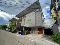 ขายด่วน ทาวน์โฮม 3 ชั้น โครงการ ทาวน์อินทาวน์ 2 ซอยศรีวรา เนื้อที่ 36.40 ตร.ว แปลงริม ทำเลดี ใกล้เลียบทางด่วนรามอินทรา เหมาะพักอาศัย HOME OFFICE สำนักงาน