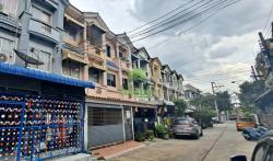 หมู่บ้านรินรดา อ่อนนุช 46 ขายด่วน ทาวน์โฮม 3 ชั้น เนื้อที่ 17.10 ตร.ว ต่อเติมครบ พร้อมอยู่