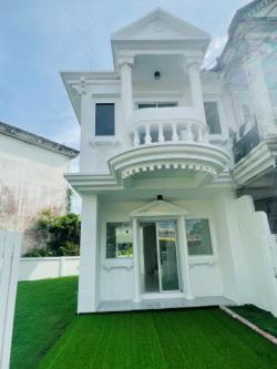 ขาย บ้านตกแต่งใหม่ หลังริม บางนา กม5 เข้าซอย700 พื้นที่ริมบ้านโล่งทำโกดัง ขายของออนไลน์ได้  3.9 ล้าน 44 วา 081-3755244