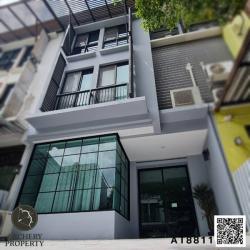 ทาวน์เฮ้าส์ 3 ชั้น ใน วันดารา แมนดาริน่า Renovated 3 Storey townhouse for sale Sukhumvit 77