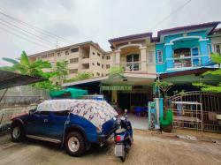 หมู่บ้านรามอินทรา 71 โครงการ 1 ซอยคู้บอน 27 แยก 35 ขายด่วน ทาวน์เฮ้าส์ 2 ชั้น เนื้อที่ 28.70 ตร.ว แปลงริม ต่อเติมแล้ว ราคาต่อรองได้