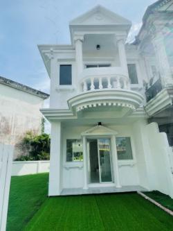 ให้เช่า / ขาย บ้าน สำนักงาน บางนา กม5 มีพื้นที่สวน 44 วา เช่า 25,000 081-3755244