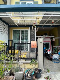 ขายทาวน์เฮ้าส์ 4 ห้องนอน 2 ห้องน้ำ หน้าบ้านไม่ชนใครฝั่งตรงข้ามจอดรถได้เพิ่ม 1 คัน