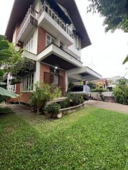 ให้เช่าบ้านเดี่ยว 2 ชั้น เนื้อที่ 63 ตร.วา หมู่บ้านธันธวัช ซอยลาซาล 71 บางนาตราด 40 ใกล้ BTS แบริ่ง พร้อมเฟอร์นิเจอร์เข้าอยู่ได้เลย (N1-N1952)