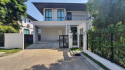 ขายบ้าน 2 ชั้น แปลงมุม เนื้อที่ 62 ตร.วา เศรษฐสิริ พัฒนาการ (Setthasiri pattanakarn) เฟสใหม่ พร้อมตกแต่ง แอร์ทั้งหลัง (N1-T1943)