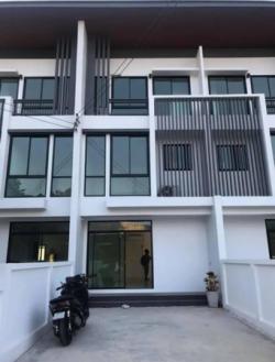ให้เช่าทาวน์โฮม 3 ชั้น เนื้อที่ 30 ตร.วา โครงการ Cozy สตรีวิทยา2 ซอย 29 ใหม่เอี่ยม สามารถเช่าทำออฟฟิศได้ (N1-T1938)