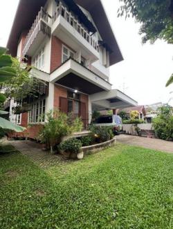 ให้เช่าบ้านเดี่ยว 3 ขั้น เนื้อที่ 63 ตร.วา หมู่บ้านธันธวัช ซอยลาซาล 71 บ้านสวยพร้อมอยู่ เข้าออกได้ 2 ทาง ซอยลาซาล 71 หรือซอยบางนาตราด 40 (N1-T1937)