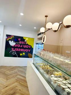  ใจกลางเอกมัย BTS ทองหล่อ เซ้งขาดทุน  ร้านสินค้าเพื่อสุขภาพ โรงพยาบาลคามิลเลียน 25ตรว.85ตรม.2แอร์ 1น้ำ จอดรถได้หลายคัน
