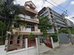 ให้เช่าบ้านเดี่ยว 4 ชั้น ย่านพร้อมพงษ์ ซอยสุขุมวิท 31 รีโนเวทใหม่ พื้นที่ใช้สอยประมาณ 400 ตรม. 4 ห้องนอน 5 ห้องน้ำ ตกแต่งพร้อมเฟอร์นิเจอร์