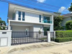 ขายบ้าน เพอร์เฟคเพลส พระราม9 - กรุงเทพกรีฑา  56.3 ตร.ว  175 ตร.ม 4 ห้องนอน (มีห้องนอนชั้นล่าง) 3 ห้องน้ำ บ้านหันหน้าทางทิศใต้