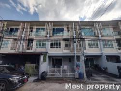 ทาวน์โฮม 3 ชั้น หน้ากว้าง 5 เมตร พื้นที่ใช้สอย 155 ตร.ม.  ใกล้ทางด่วน, ถ.พระราม2 ใกล้แหล่งอำนวยความสะดวกทั้ง รพ.บางมด