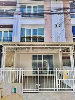 ตลาดโชคชัย 4 MRT ลาดพร้าว 83 บ้านกลางเมือง ขาย-เช่า ทาวน์โฮม 3 ชั้น หน้าบ้านทิศเหนือ ไม่ร้อนแดด 22ตรว. 200ตรม. 3นอน 3น้ำ 2จอดรถ 3แอร์ 