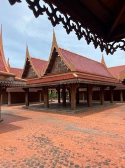 ขายด่วน บ้านเรือนไทยภาคกลาง แบบเรือนหมู่คหบดี 1 หลังใหญ่ และบ้านทรงยุโรป 1 หลังใหญ่ 