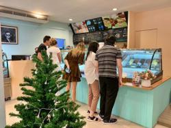 เซ้งร้านอาหาร-ไอศครีม เรียบด่วนรามอินทรา  ใกล้ เซ็นทรัลอีสวิลล์  Crystal Park Village เลียบด่วน-รามอ