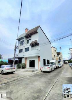 ให้เช่าอาคารพาณิชย์ 3 ชั้น รีโนเวทใหม่ จดบริษัทได้ 20ตรว.นวมินทร์129-147 MRT คู้บอน 2.5 กม.240ตรม. ธุรกิจปัง สะดวกสบาย 3นอน 3น้ำ 4จอดรถ