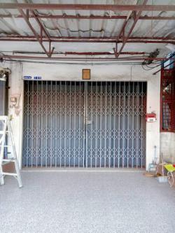 ขายทรัพย์​ถูกบ้านบึง ขายอาคารพาณิชย์ 3ชั้นครึ่ง ใกล้ตัวเมืองบ้านบึง  ติดถนนเดินเส้นหลักเดินทางสะดวก