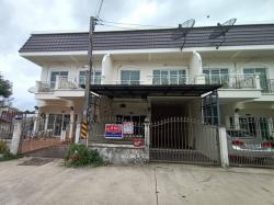 ทาวน์โฮม 2 ชั้น พร้อมเข้าอยู่อาศัย ซอย ปิยะมิตร ห่างจากปั้ม ปตท. 130 เมตร