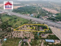 ที่ดินพร้อมสิ่งปลูกสร้าง เนื้อที่ 7-1-67 ไร่ ติดถนนมอเตอร์เวย์หมายเลข 7 ถนนสายตะเคียนเตี้ย  ตำบลตะเคียนเตี้ย อำเภอบางละมุง  จังหวัดชลบุรี  