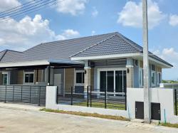 ขายบ้านใหม่ฟรีดาวน์ บ้านแฝด - กษิรา กรีนพีช​ 2  พร้อมอยู่ บรรยากาศดี พิเศษ​ลด​ 200,000​ บาท