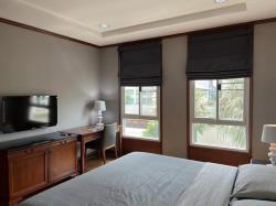 The Bangkok Sukhumvit 43 private peaceful livable 3rd floor BTS Phrom Phong