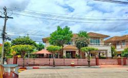 หลังมุม เฟอร์ครบ หญ้ามาก รร.นานาชาติ DBS  ให้เช่าคฤหาสน์หรู 2 ชั้น ไม่เคยอยู่ MRTบางรักใหญ่ 1.4กม. 172ตรว. 262ตรม. รัตนาธิเบศร์ 5นอน