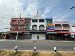 ขายที่ดินพร้อมตึกแถว 3 ชั้น 2 คูหา อ.หันคา จ.ชัยนาท