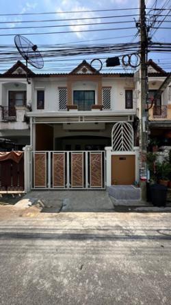 ทาวน์เฮ้าส์ 2 ชั้น หมู่บ้านเคซี 6 ถนนพระยาสุเรนทร์ เขตคลองสามวา กรุงเทพฯ