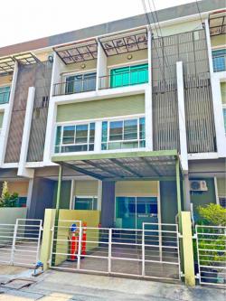 เดอะพาซิโอ ทาวน์ 2กม.ให้เช่าทาวน์เฮาส์ 3ชั้น 3นอน รามคำแหง 142-148 เฟอร์บิวท์อิน 3 น้ำ 210 ตร.ม.20 ตร.วา. MRT คลองบ้านม้า 1.9 กม.