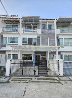 ให้เช่าและขายทาวน์โฮม 3ชั้น โครงการบ้านใหม่ พระรามเก้า-ศรีนครินทร์ ถนนกรุงเทพกรีฑา 