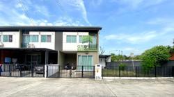 หมู่บ้าน พฤกษา 144 รังสิต บางพูน 3 ขายด่วน ทาวน์โฮม 2 ชั้น เนื้อที่ 34.10 ตร.ว แปลงมุม ทำเลดี
