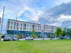 อาคารพาณิชย์ให้เช่า 3 ชั้น ม.อัสสัมชัญ 700ม. รพ.บางเสาธง 4.4 กม. หลังมุม สไตล์ยุโรป 2-3นอน 3 น้ำ  เหมาะสำหรับทำออฟฟิศ  รพ.บางนา 2 3.4 กม.