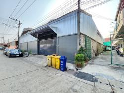 ให้เช่าโกดัง 2 ชั้น มีลิฟท์ พร้อมสำนักงาน 1,600 ตรม. ถนนเลียบคลองบางน้ำจืด ถนนเอกชัย ใกล้ตลาดวัดโพธิ์แจ้ 
