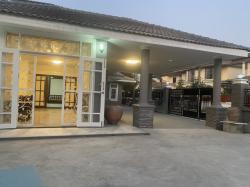 ให้เช่าบ้านเดี่ยว หมู่บ้านรอยัลปาร์ควิลล์ 5 ห้องนอน 5 ห้องน้ำ  100 ตร.ว. ถนนสุวินทวงศ์ 44  