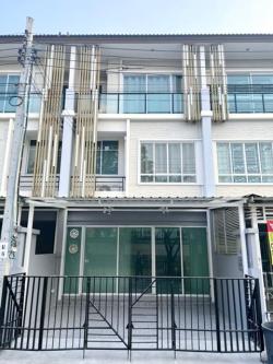 แจ้งวัฒนะ 4 .4 แอร์ คอสโม  กมรร.นานาชาติแฮมพ์ตั้น MRT เมืองทองธานี 1.9 กม .บาซาร์ 900 ม. ทาวน์เฮาส์ 3ชั้น มีสวนหย่อม 3นอน 19ตร.วา.230 ตร.ม.