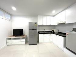 Supalai Place Sukhumvit 39 comfortable safe convenient 21st floor BTS Phrom Phong