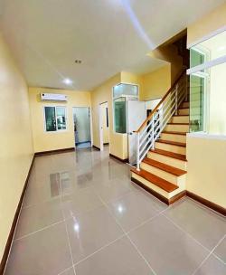  MRT สวนหลวง ร.9 เฉลิมพระเกียรติ ร.9  28 ทาวน์โฮม 2 ชั้น 18 ตร.วา.145 ตร.ม.3 นอน 2 น้ำ  รร.นานาชาติแพน-เอเชีย 2.2 กม.