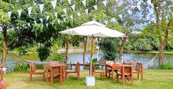 ทำร้านอาหาร ให้เช่าที่ดินถมแล้ว  วิวแม่น้ำ บางปะหัน ทำโฮมสเตย์ ลานกางเต๊นท์  ริมตลิ่งคาเฟ่ ที่ดิน 2.5 ไร่ 4000ตรม. จากกทม. 46นาที 