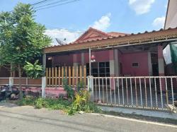 ขายบ้านเดี่ยวชั้นเดียว มบ.วรัญญาวิลเลจ(สุขใจ4) ขนาด 42 ตรว 3นอน รอรีโนเวท แถมเฟอร์พร้อมอยู่ ใกล้นิคมอมตะชลบุรี ห้างเฉลิมไทย นาป่า ชลบุรี