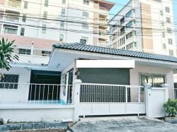ศูนย์การค้าแปซิฟิค พาร์ค 20 เมตร​ จอดรถ5คัน ใกล้ 7-11 TOP บ้านทำออฟฟิศ ว่างให้เช่า 5นอน 3น้ำ  358ตรม ใกล้โรบินสันศรีราชา เพียง 10 เมตร!  