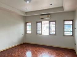 MT119 เช่า ทาวน์เฮาส์ รีโนเวทใหม่ หมู่บ้านพรไพลิน5 ซอยอ่อนนุช16 ใกล้ BTSอ่อนนุช