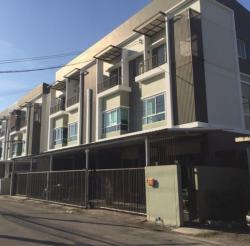 ให้เช่าทาวโฮม3 ชั้น ใกล้ จุดขึ้น-ลง มอเตอร์เวย์ ใกล้รร.เตรียมอุดมน้อมเกล้า และรถไฟฟ้าสายสีส้ม ย่านรามคำแหง โครงการ นลิน อเวนิว รามคำแหง