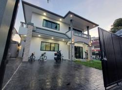 รหัสC6714 ให้เช่าบ้านเดี่ยว รีโนเวทใหม่ หมู่บ้านฐานทอง เฉลิมพระเกียรติ ร.9 ซอย 56