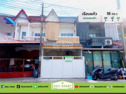ขายทาวน์เฮ้าส์ 2 ชั้น หมู่บ้าน เรือนแก้ว ซอยลาดปลาเค้า 50  เนื้อที่ 18 ตร.ว. ขายเพียง 2,790,000 ล้านบาท