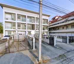 ซ.รามอินทรา 89-99 MRT แฟชั่น 400ม.ให้เช่าทาวน์โฮม 3ชั้น 20ตร.วา.4นอน 3 น้ำ รร.นานาชาติกลอรี่สิงคโปร์ 3.9 กม.  นพรัตนราชธานี 1.1กม. 