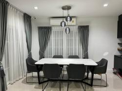 ให้เช่าบ้านสวย 2ชั้นเนื้อที่ 50ตร.ว พื้นที่ใช้สอย 180 ตร.ม 4ห้องนอน 4ห้องน้ำ เฟอร์ครบ ถนนนวมินทร์ 42 ราคาเช่า 85,000 บ/ด
