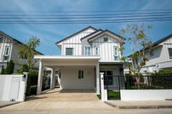 LV53104 ให้เช่า ทาวน์โฮมและบ้านเดี่ยว Villaggio 3 ศรีนครินทร์-บางนา บรรยากาศใหม่ Camping Ville ทำเลต้นบางนา ใกล้ MEGA บางนา