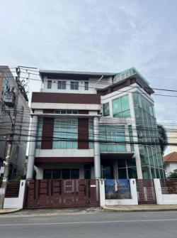 ให้เช่าโฮมออฟฟิศ บางใหญ่ซิตี้  4 ชั้น 1000 ตาราเมตร  พร้องเฟอร์นิเจอร์สำนักงาน   สามารถรองรับพนักงานได้กว่า200คน ใกล้เซนทรัล