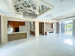 หัวมุม สาทร ให้เช่าบ้านเดี่ยวหลังใหญ่สุด  2 ชั้น BTS บางหว้า 1.6 กม. 5 นอน   urban 114 ตร.วา. 454 ตร.ม. นานานาชาติสิงคโปร์5.5 กม.5 น้ำ.เ